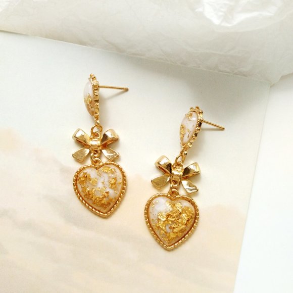 💕Last one Dreamy Bow Heart Resin Ea… - Picture 3 of 7